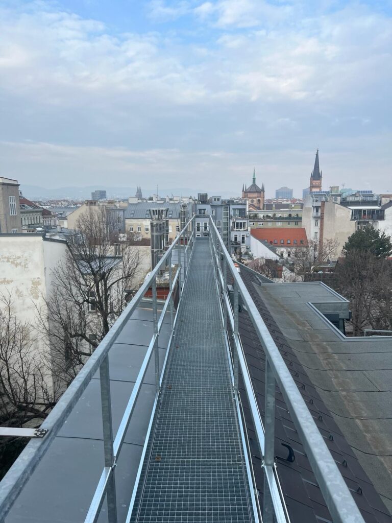 9-Metallbau-Krebs-Dachlaufsteg